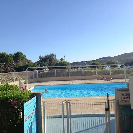 Agay A 2 Pas Des Plages Apartament *